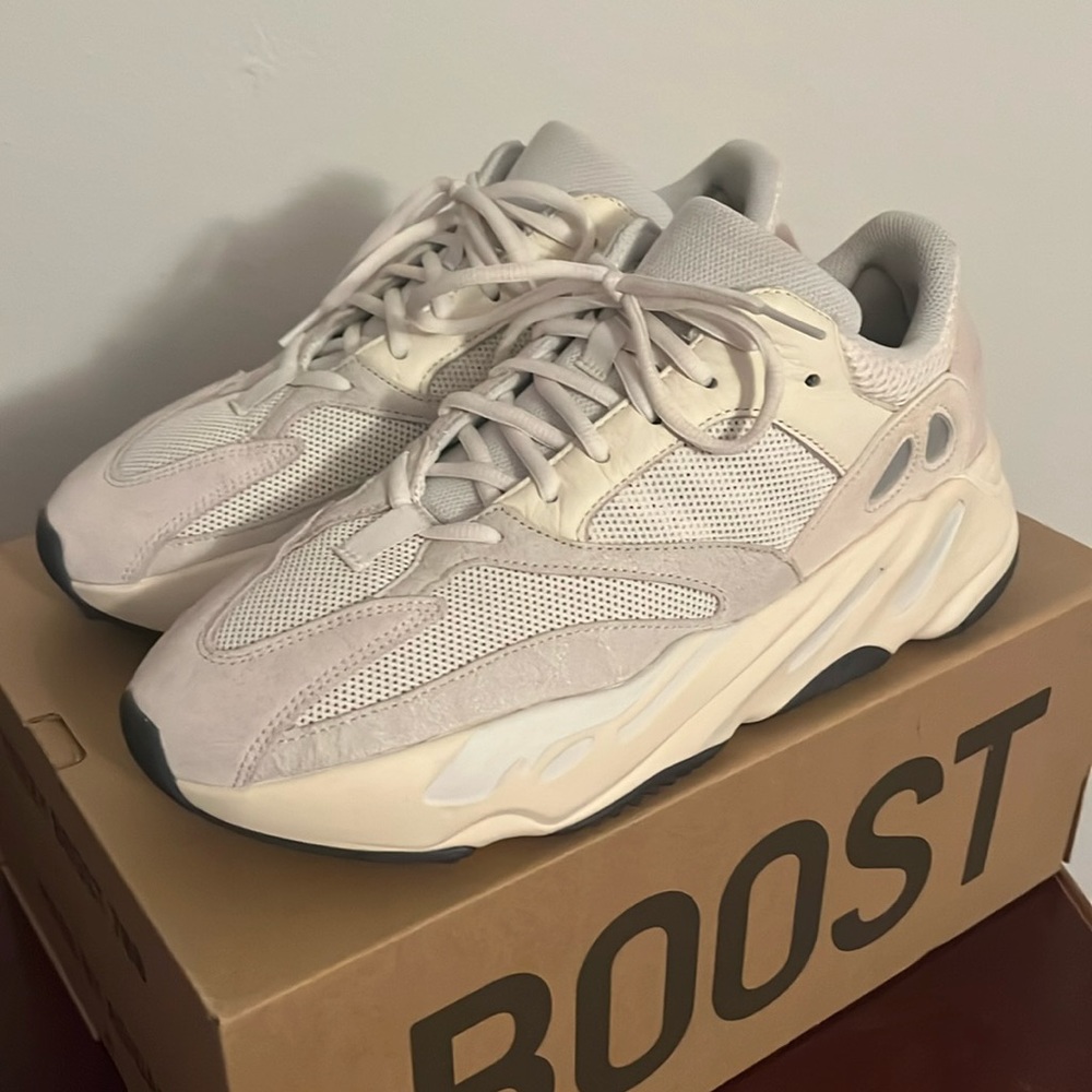 Yeezy 700 “Analog”